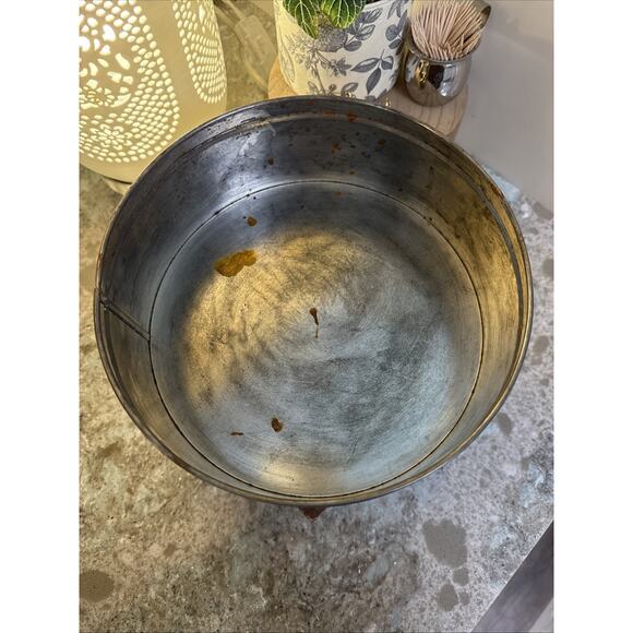 Vintage 1970 Cookie Tin Pewter Winter Night Gingerbread Design Metzkem 7.5"x3" - Picture 5 of 8